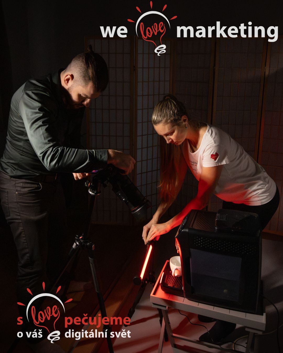 Tým We Love Marketing při focení produktové fotografie